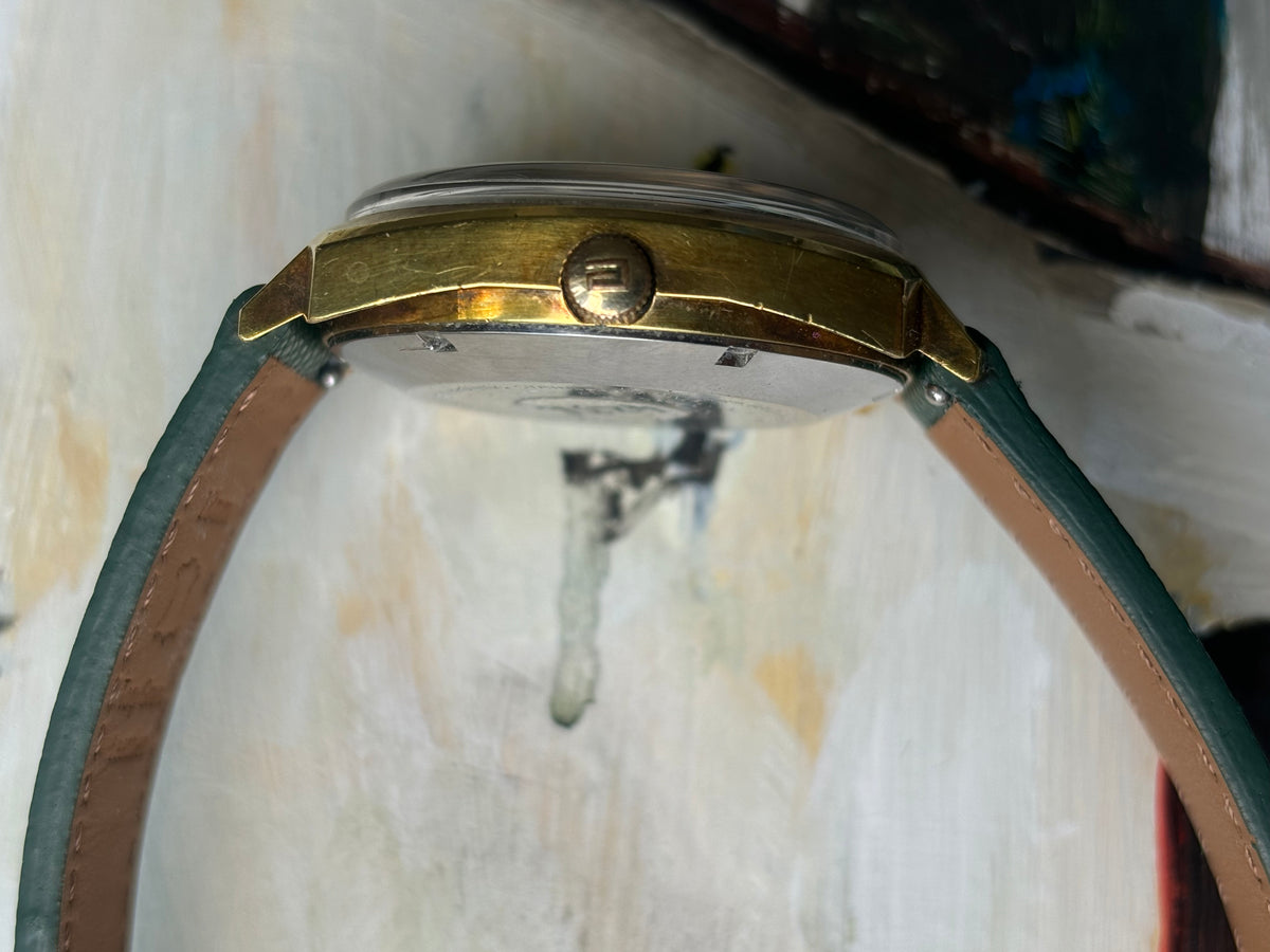 Low side view of vintage Nivada Grenchen Leonardo Da Vinci watch showing case depth and crown