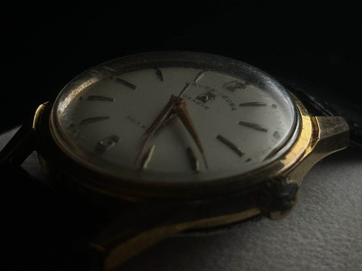 Studio side-profile image of the vintage Favre-Leuba Genève Sea King watch.